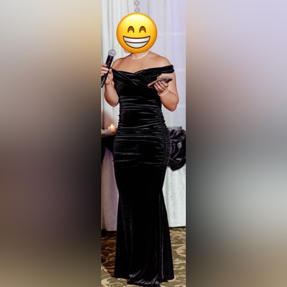 Elegant Black Off-Shoulder Velvet Midi Dress